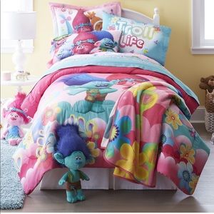 Trolls twin reversible bedspread and sheet set